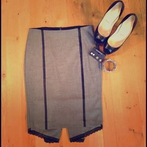 💢SOLD💢Bebe fluid ruffle pencil skirt size0/small