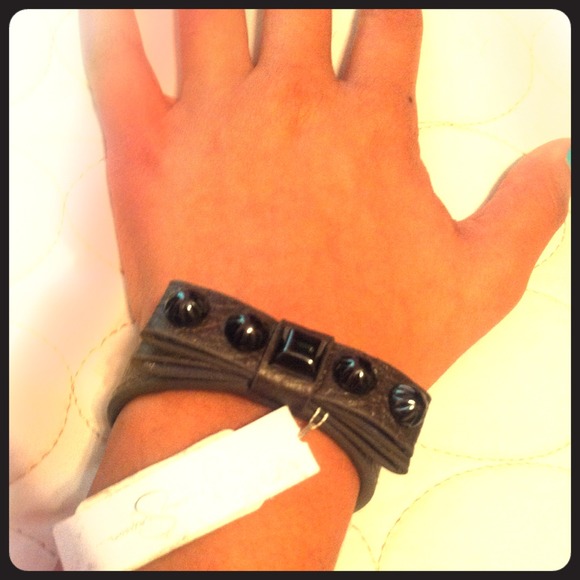 Jessica Simpson bow cuff