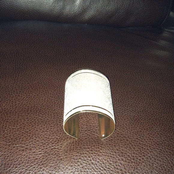 Glittery silver cuff bracelet. Perfection - Picture 2 of 4