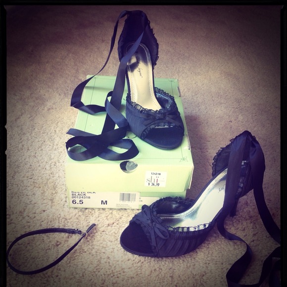 ✳️PRICE DROP: Sarah-Jayne Lace-up punks (NWT) - Picture 2 of 8