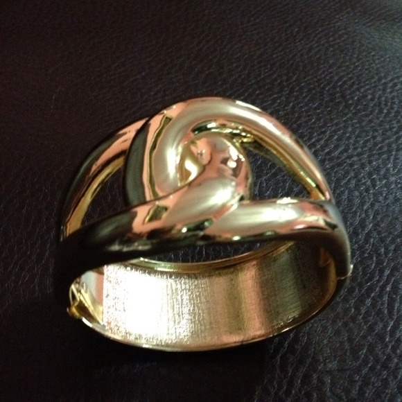Beautiful gold knot cuff. nOT AVAILABLE - Picture 3 of 3
