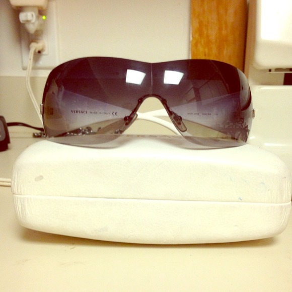 Versace sunglasses - Picture 1 of 3