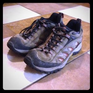 Merrill hiking shoes