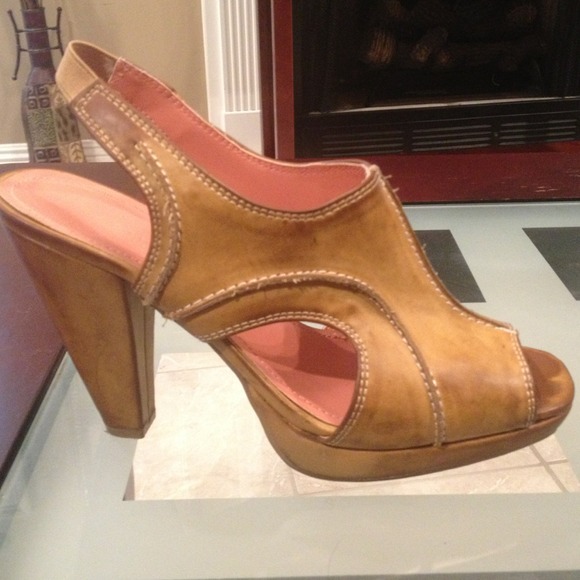 Cute Kenneth Cole sandals!