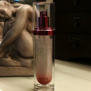 Very sexy shimmering moisture mist