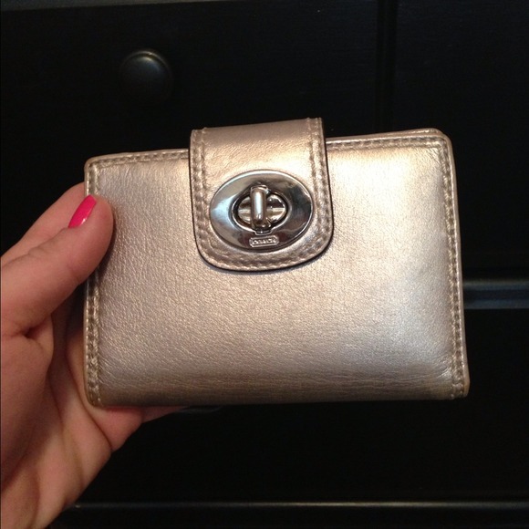 🚫SOLD🚫Silver Metallic Coach Leather Wallet