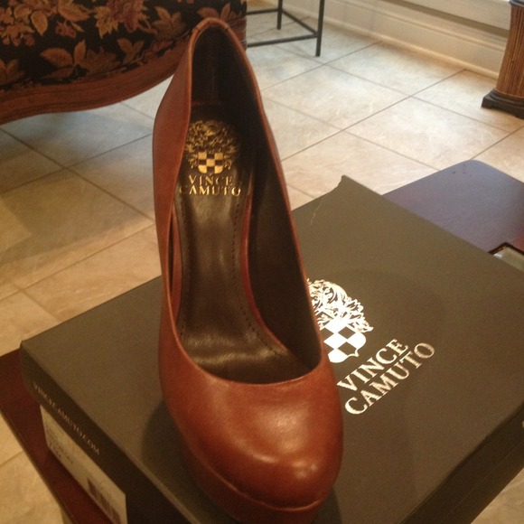 New Brandy colored pump worn once!