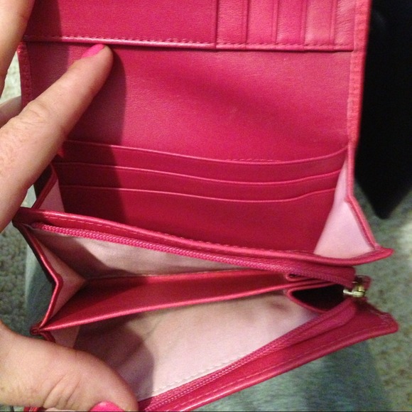 Beautiful Coach Wallet - Picture 2 of 4