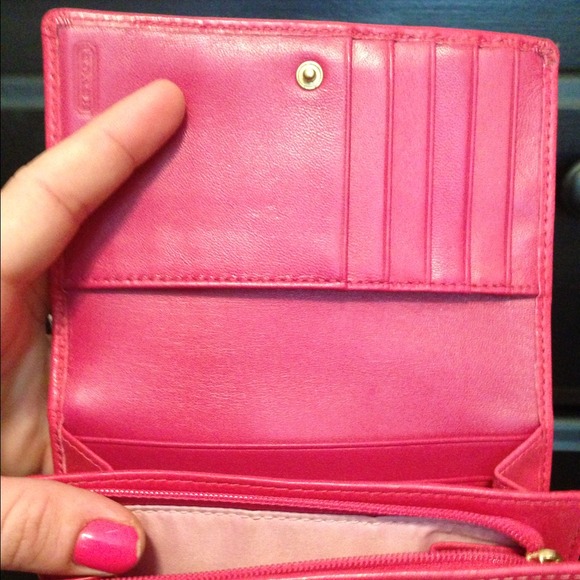 Beautiful Coach Wallet - Picture 3 of 4