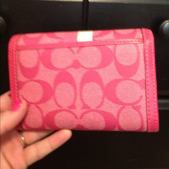 Beautiful Coach Wallet - Picture 4 of 4