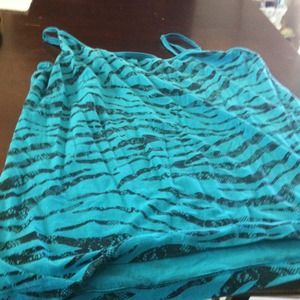 blue and black tank top
