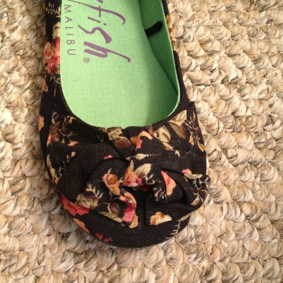 🚫🚫🚫 SOLD 🚫🚫🚫Cute floral flats - Picture 3 of 3