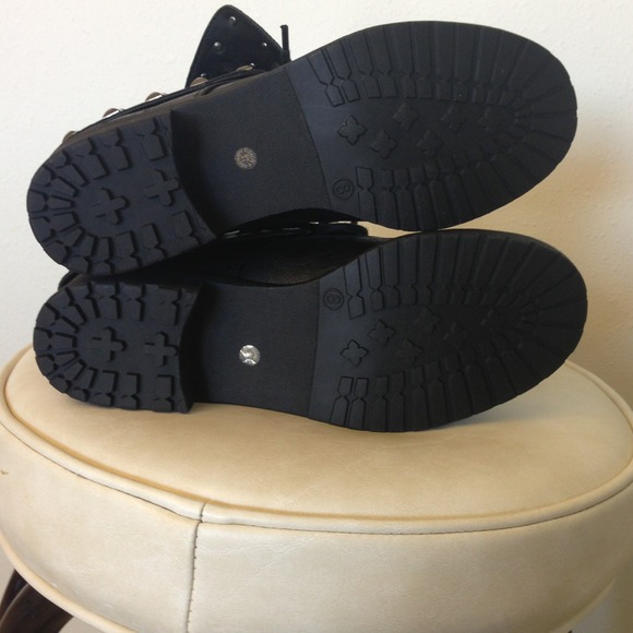 Sold! - Picture 3 of 4