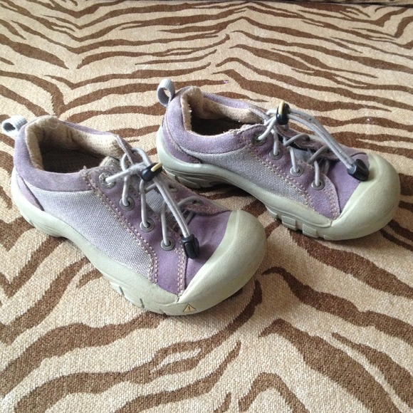 Girls lavender keen size 13