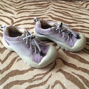 Girls lavender keen size 13