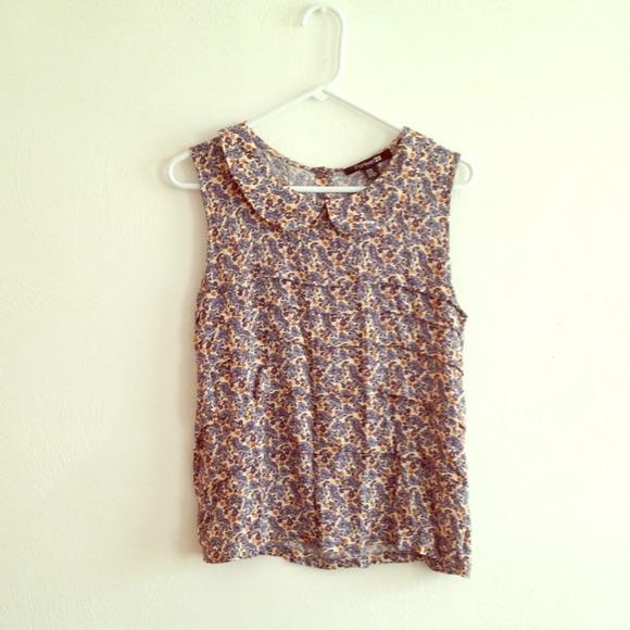 ❌❌Sold in bundle Peter Pan neckline floral top