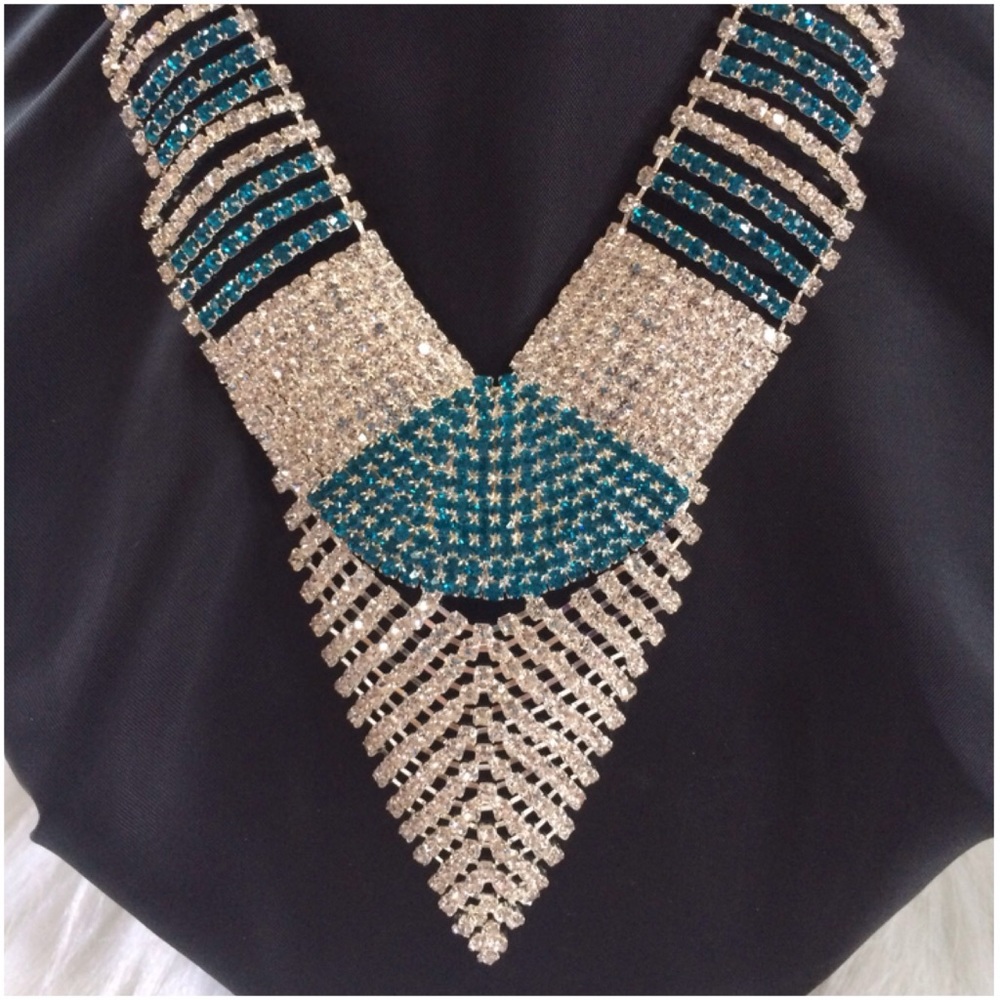 💝2X HOST PICK💝 Crystal Necklace and Earring Set - Picture 2 of 4