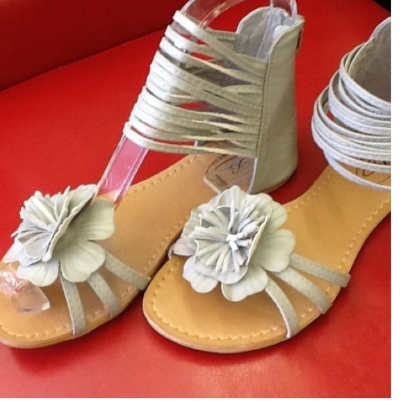 Shoes - Dove Gray Flower Sandal