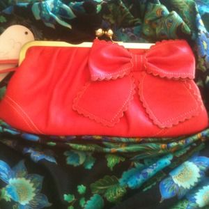 NWT coral clutch