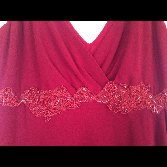 Gorgeous Party Dress 🎉👠 - Picture 2 of 4