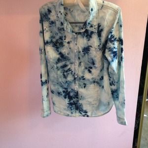 ❤❤PRICE REDUCED❤❤ NWOT Denim button up shirt