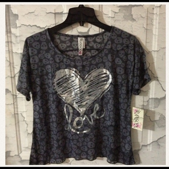 Oversized skull top