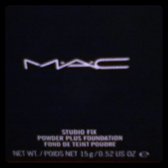 Studio fox powder plus foundation NC30