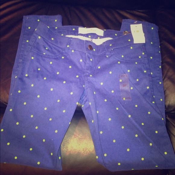 HOLLISTER CO SUPER SKINNY ANKLE JEAN.