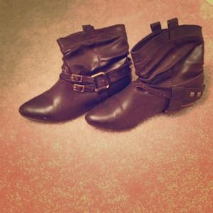 Faux leather ankle boots flats