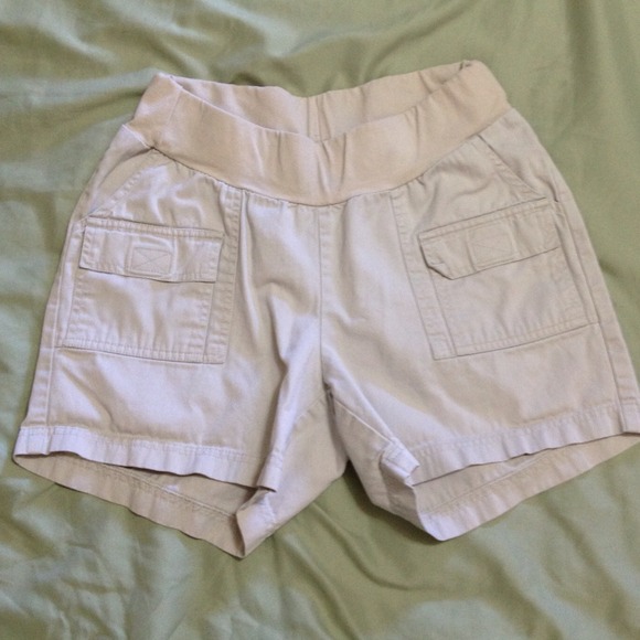 💖SOLD💖Maternity cargo khaki shorts
