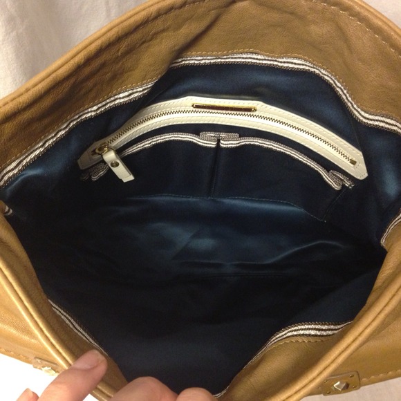 🚫Keeping🚫HP🎉 Henri Bendel Tan Leather Hobo - Picture 4 of 4