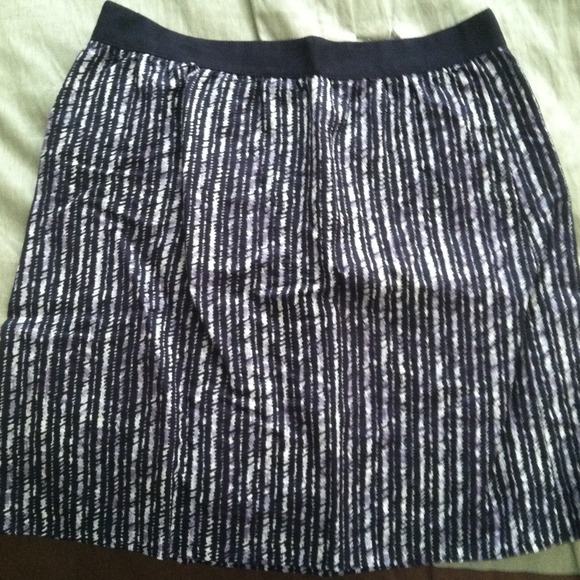Loft navy blue/white skirt