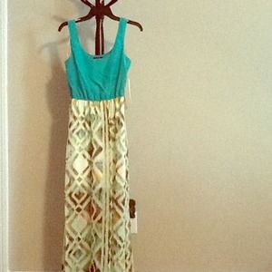 dress more for someone 5'4 & taller or may drag