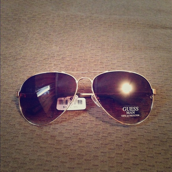 👓Brand New Guess Sunglasses👓