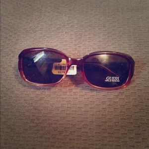 👓Brand New Guess Sunglasses👓