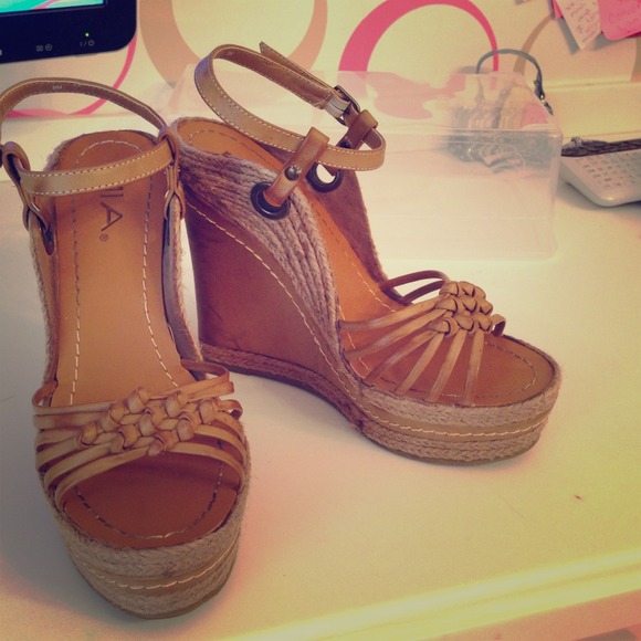 Brown and tweed MIA wedges!
