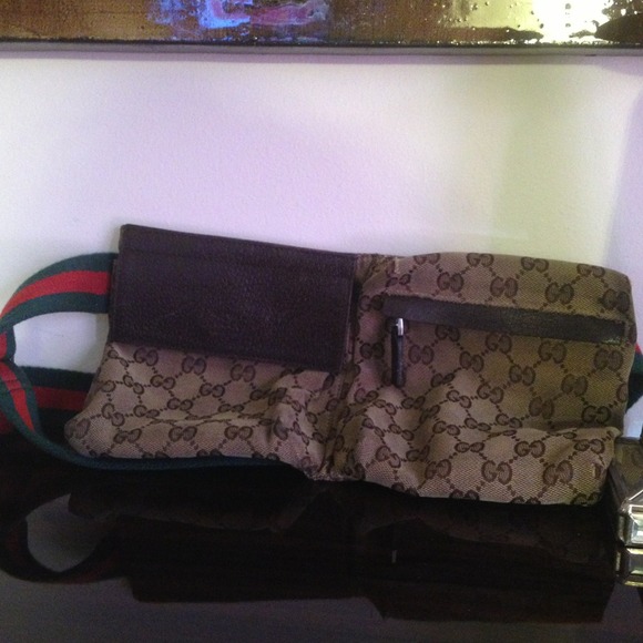 💯Authentic 💯GUCCI fannypack.