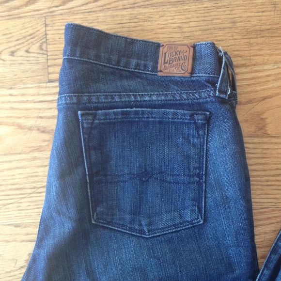100% authentic Lucky Brand Jeans - Picture 4 of 4