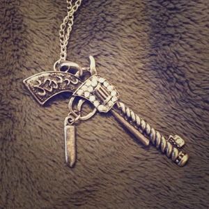 Cool riffle necklace