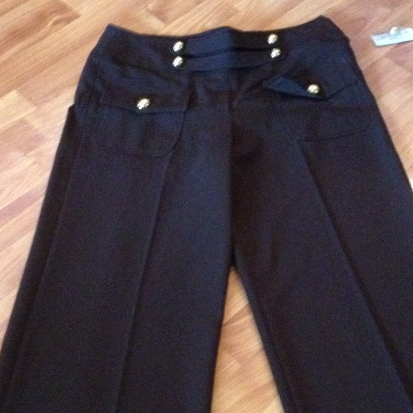 Larry Levine Stretch Capri  .