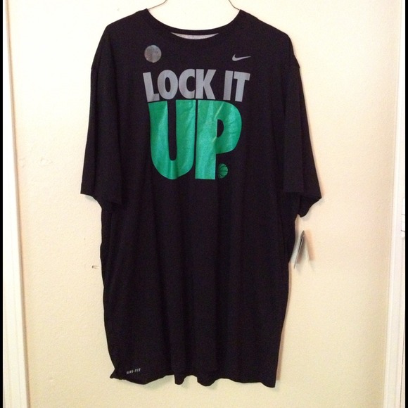 🚫TRADED🚫(with mrsdeveaux)NIKE Big Men's shirt
