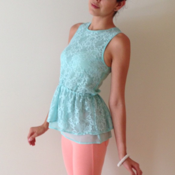 SOLDinBUNDLE Turquoise Lace Peplum Top Sm - Picture 2 of 2