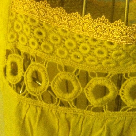 Gold tank top - Picture 2 of 2