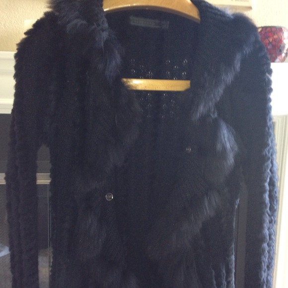 Chic black sweater with fox and rabbit fur detail - Picture 4 of 4