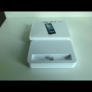 iPhone 5 iPod touch 7G Docking Station