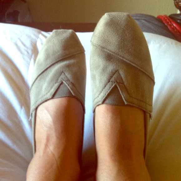 Grey denim like toms