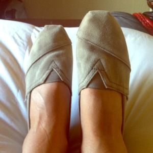 Grey denim like toms