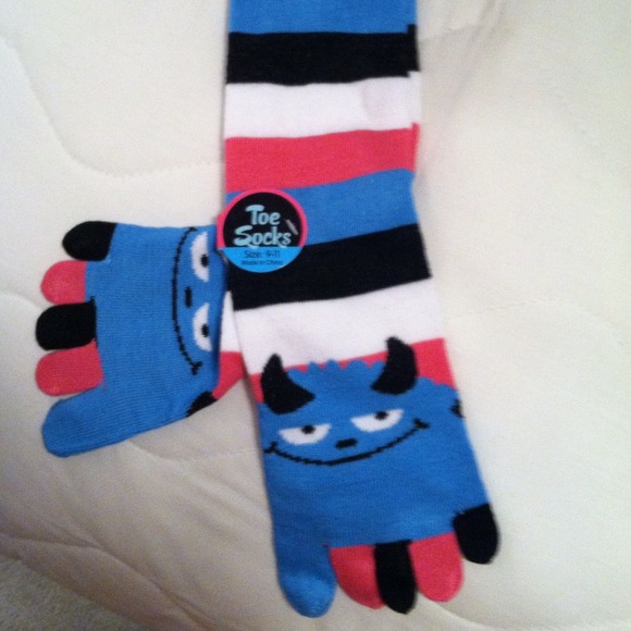 Monster toe socks