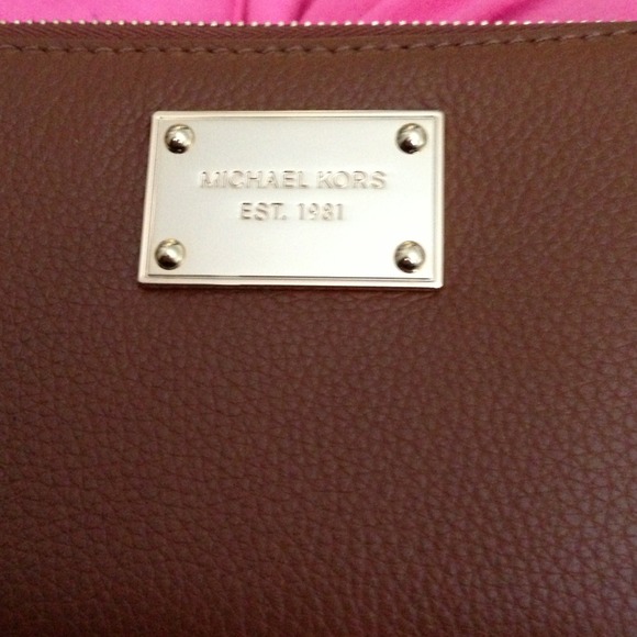 Jet Set Michael Kors Wallet - Picture 2 of 4