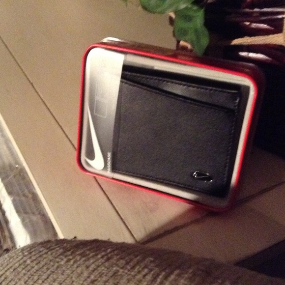 Men's leather Nike wallet sold@temina143